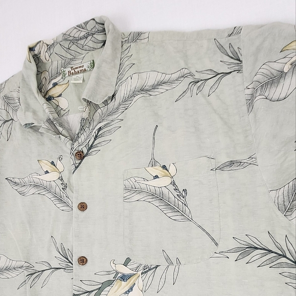 Tommy Bahama Hawaiian Print Button Down Shirt 100% Silk. - Picture 5 of 7